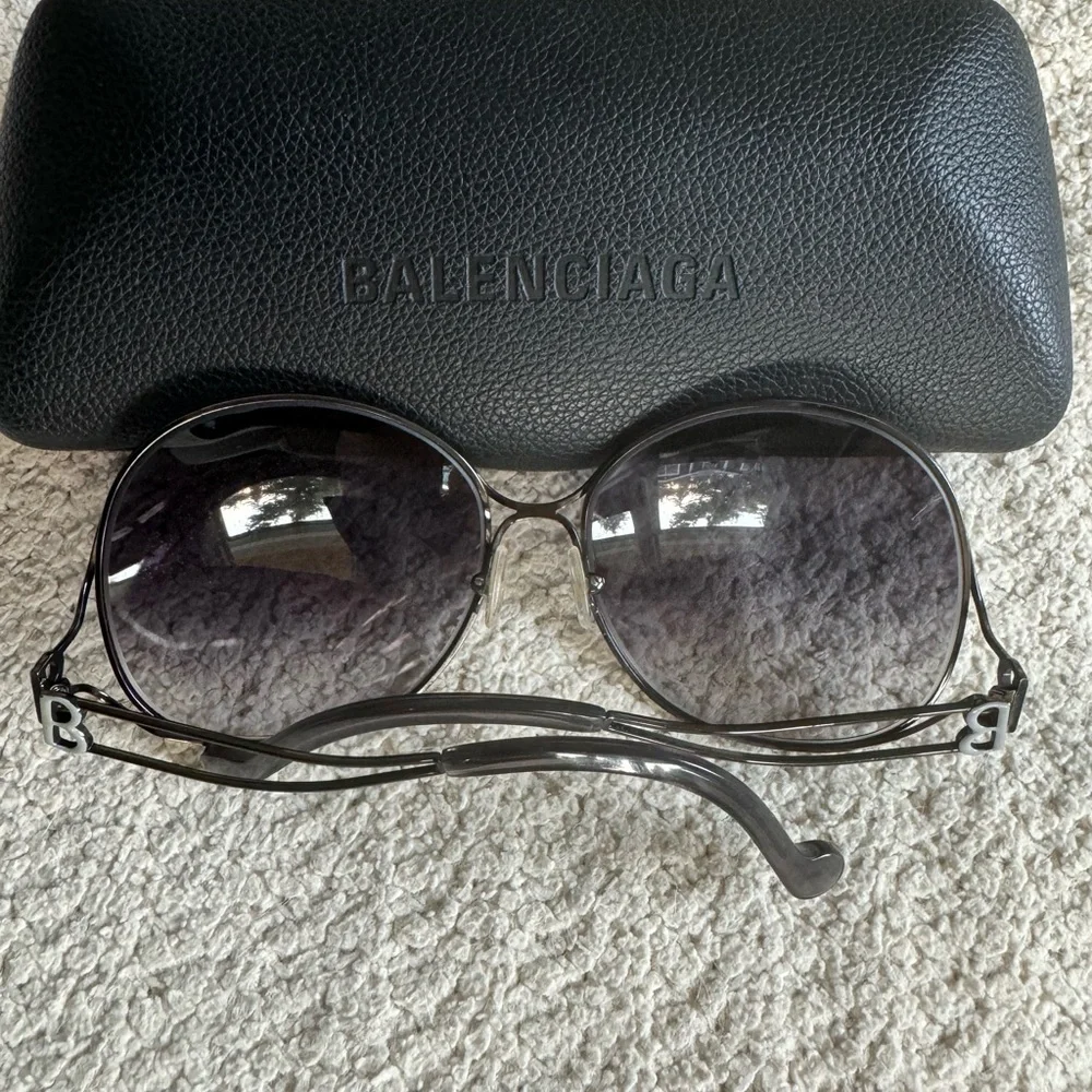 Balenciaga Sunglasses, great condition! - Picture 3 of 4